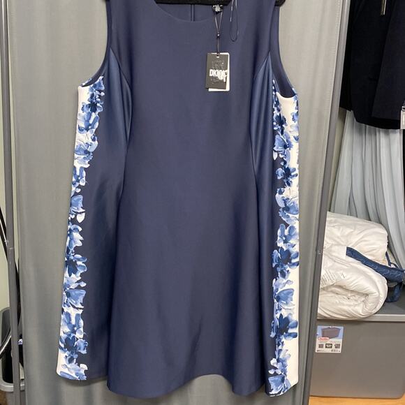 DKNY
Plus Size Contrast Side-Panel Sleeveless Dress size 22w (b24.6) - Picture 5 of 7